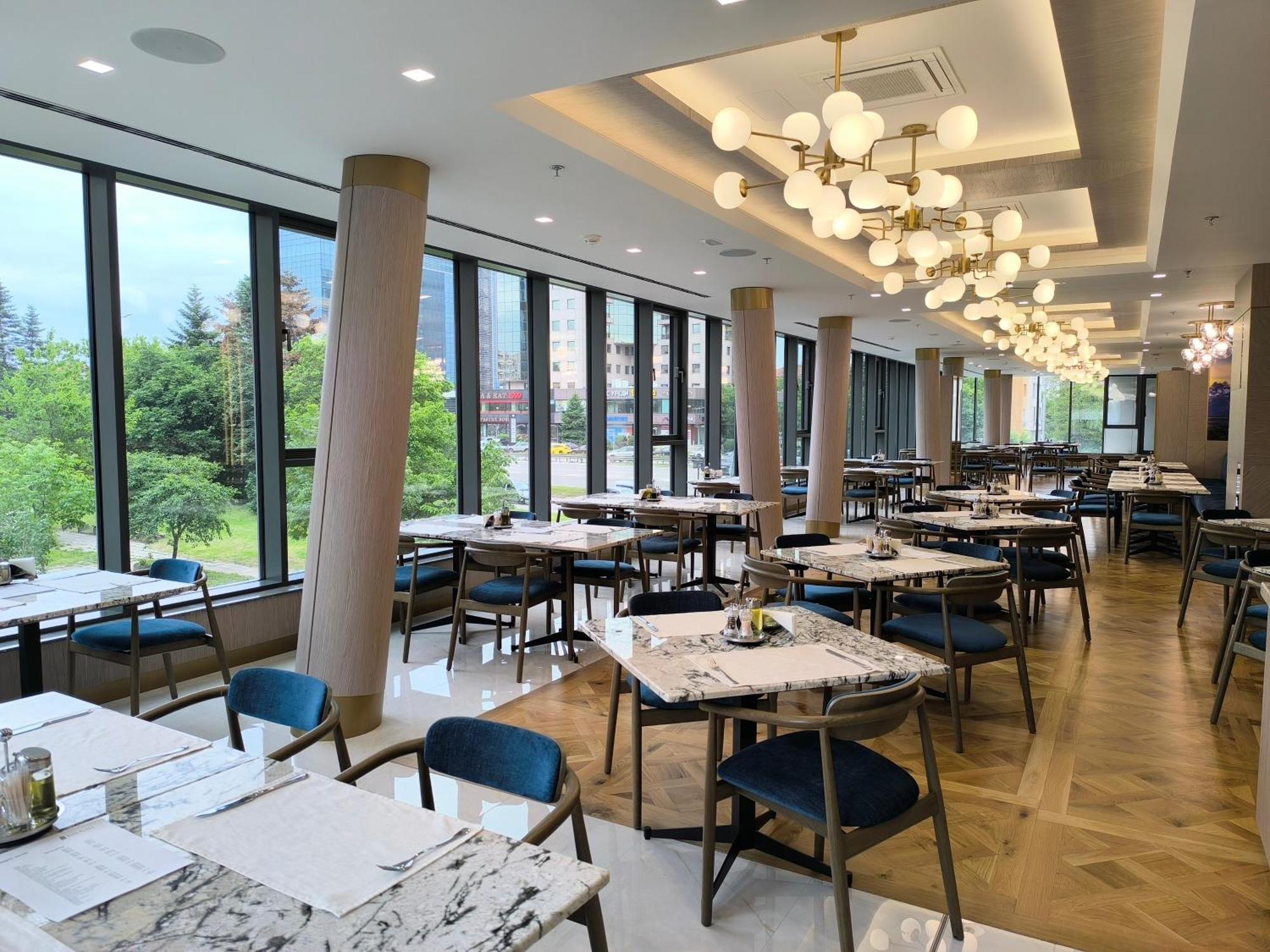 East Plaza Hotel — Photos 1